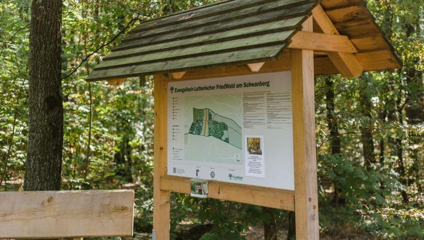 Infotafel im FriedWald